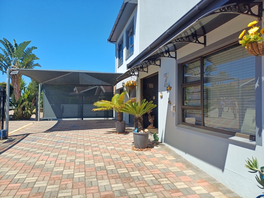 5 Bedroom Property for Sale in Fraaiuitsig Western Cape